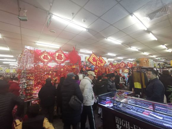 百货批发市场门店照片，展现繁荣商业的窗口