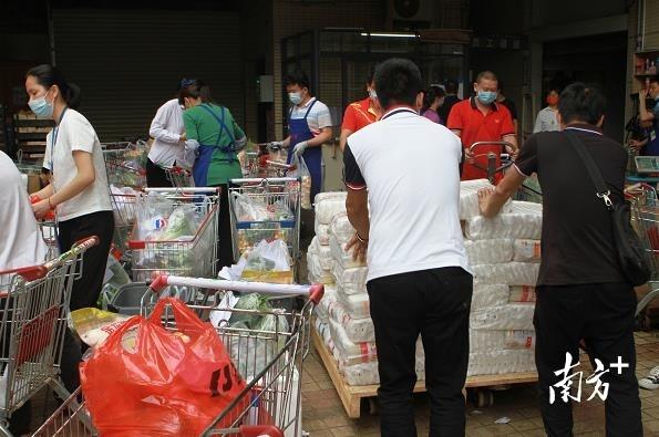 百货超市的丰富多样商品，从日常所需到惊喜发现